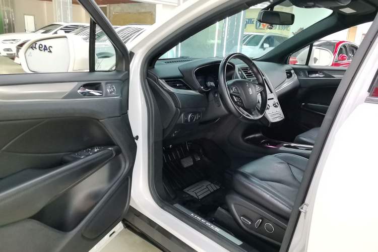 Used Lincoln MKC 2014 2.0T Two-Wheel-Drive Luxury Edition Interior 2