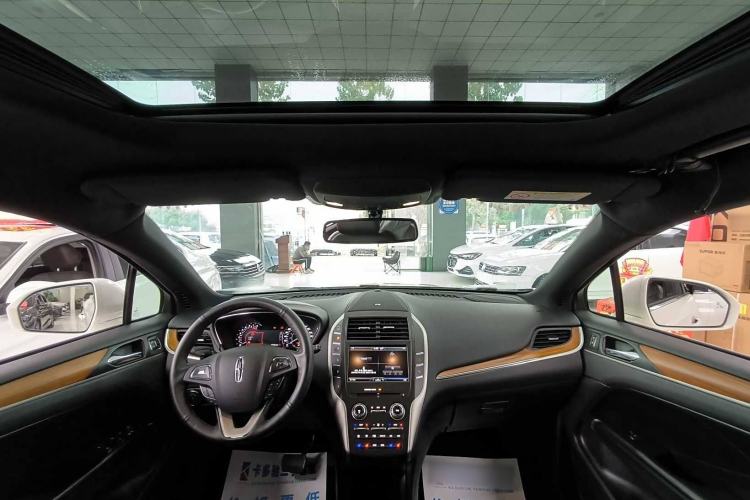 Used Lincoln MKC 2014 2.0T Two-Wheel-Drive Luxury Edition Interior 3