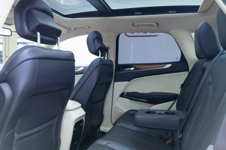 Used Lincoln MKC 2014 2.0T Two-Wheel-Drive Luxury Edition Interior 3