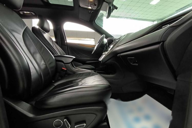 Used Lincoln MKC 2014 2.0T Two-Wheel-Drive Luxury Edition Interior 4