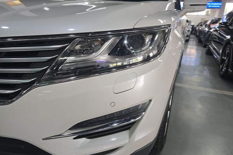 Used Lincoln MKC 2014 2.0T Two-Wheel-Drive Luxury Edition Left Front Headlight