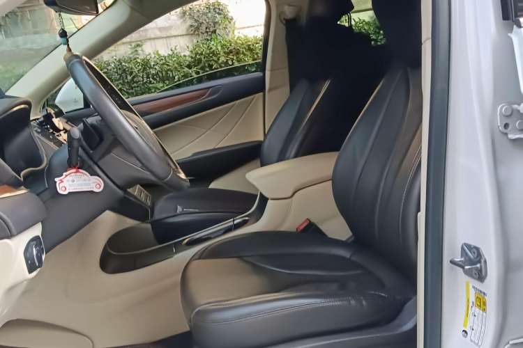 Used Lincoln MKC 2014 2.0T Four-Wheel Drive Luxury Edition Left Front Seat