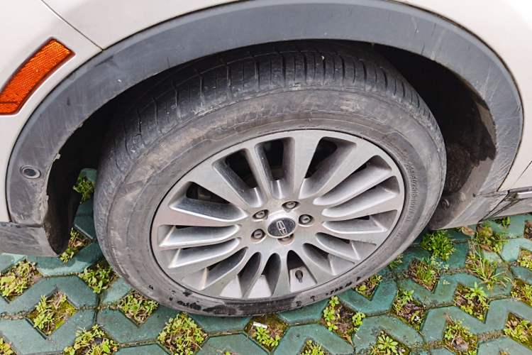 Used Lincoln MKC 2014 2.0T Four-Wheel Drive Luxury Edition Left Front Wheel Hub