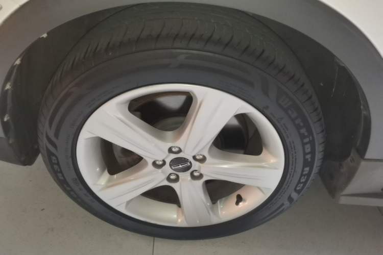 Used Lincoln MKC 2014 2.0T Two-Wheel Drive Deluxe Edition Left Front Wheel Hub