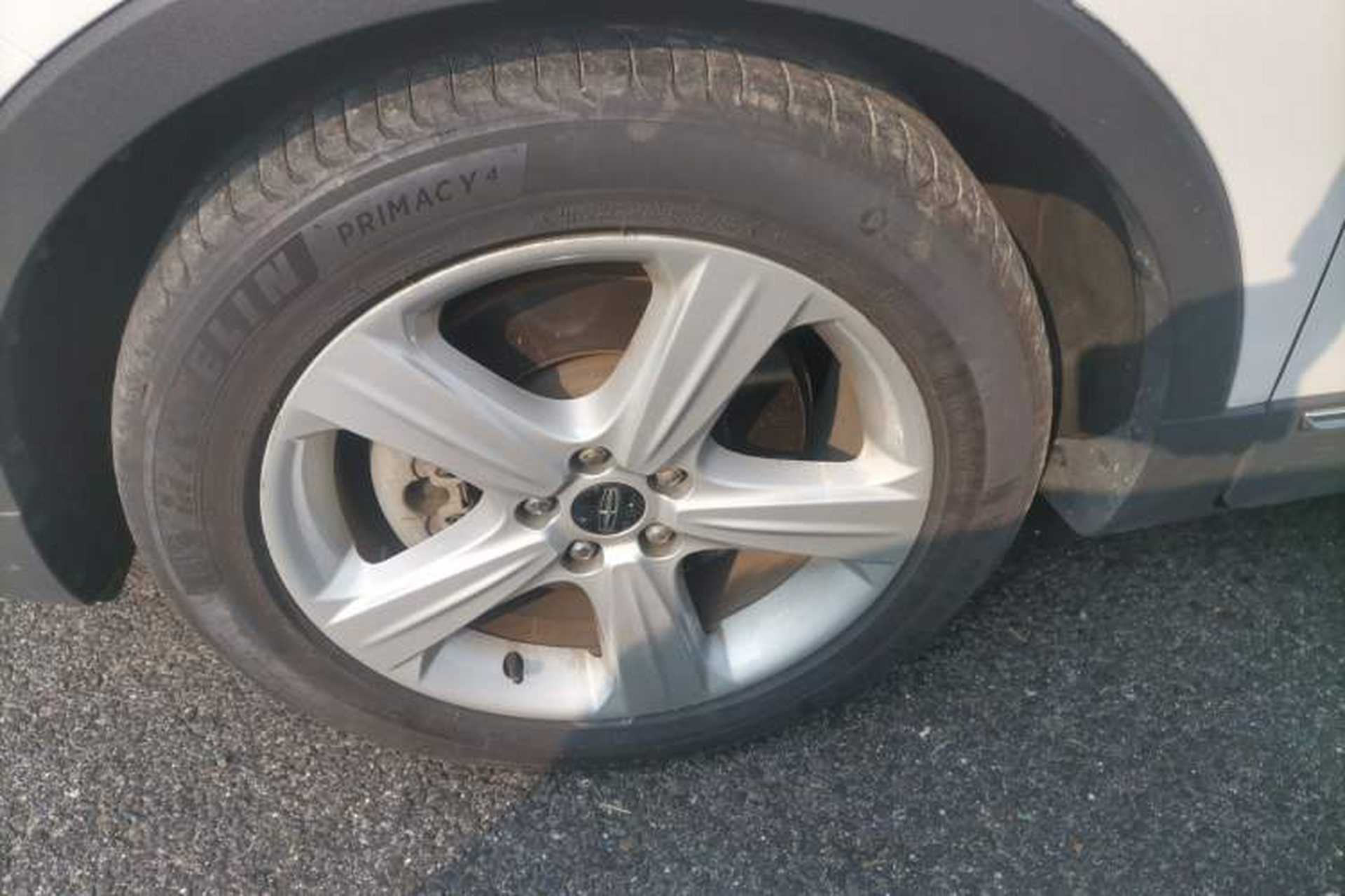 Used Lincoln MKC 2014 2.0T Two-Wheel Drive Deluxe Edition Left Front Wheel Hub