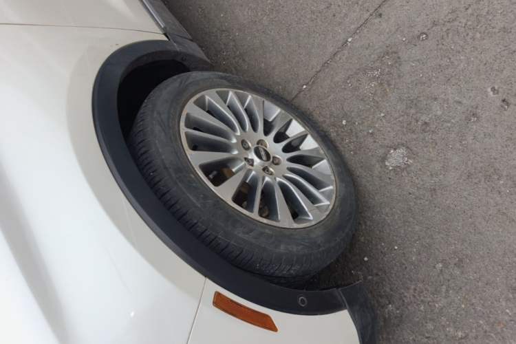 Used Lincoln MKC 2014 2.0T Four-Wheel Drive Luxury Edition Left Front Wheel Hub