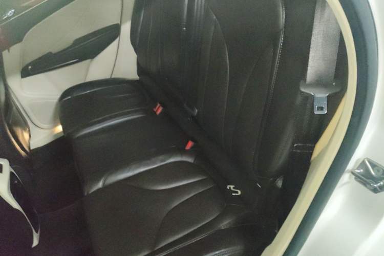 Used Lincoln MKC 2014 2.0T Four-Wheel Drive Prestige Edition Left Rear Seat