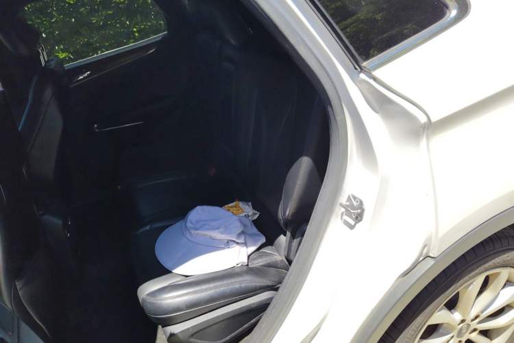 Used Lincoln MKC 2014 2.0T Two-Wheel-Drive Luxury Edition Left Rear Seat