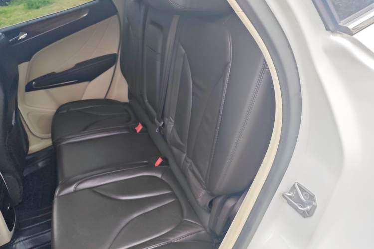 Used Lincoln MKC 2014 2.0T Two-Wheel-Drive Luxury Edition Left Rear Seat