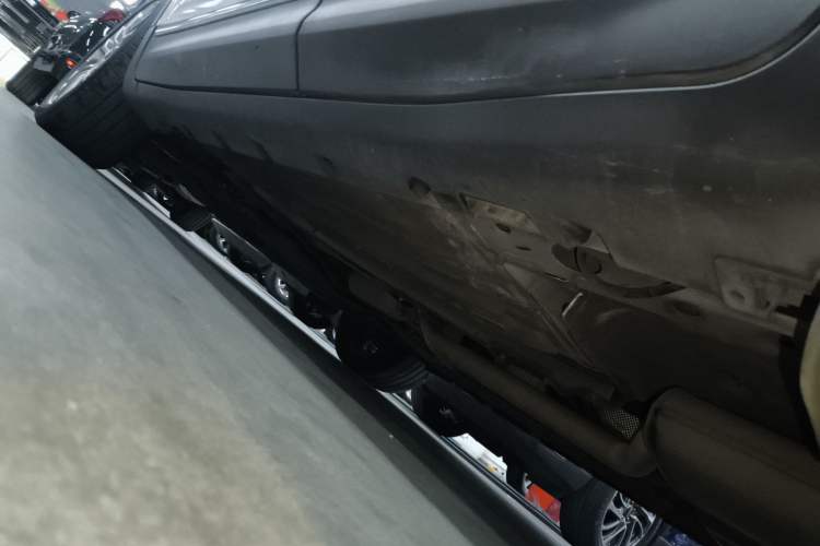 Used Lincoln MKC 2014 2.0T Four-Wheel Drive Luxury Edition Left Side Sill