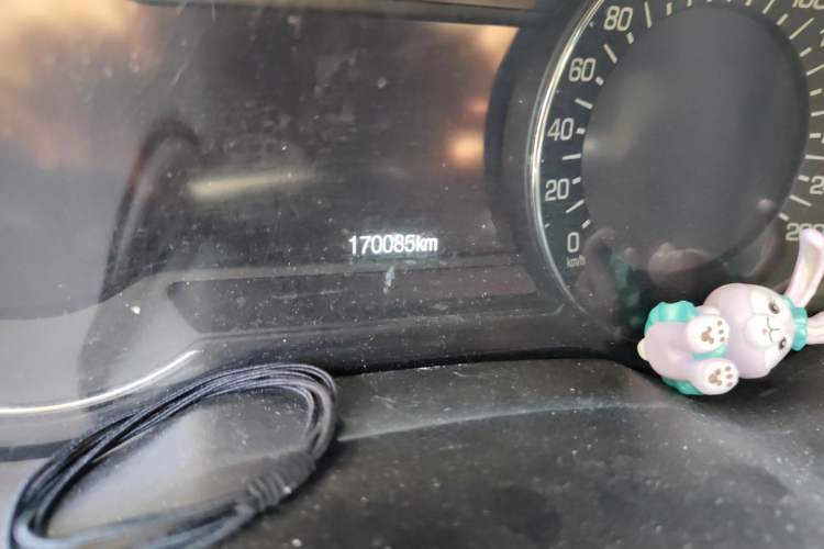 Used Lincoln MKC 2014 2.0T Two-Wheel-Drive Luxury Edition Odometer Close Up