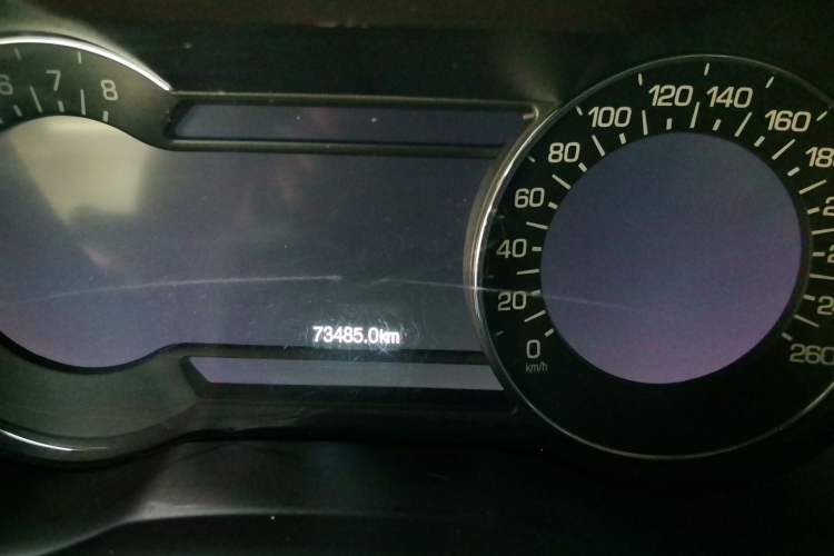Used Lincoln MKC 2014 2.0T Two-Wheel-Drive Luxury Edition Odometer Close Up