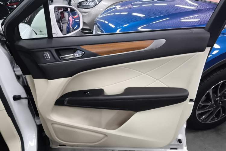 Used Lincoln MKC 2014 2.0T Four-Wheel Drive Luxury Edition Right Front Door Interior