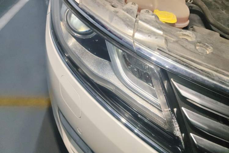 Used Lincoln MKC 2014 2.0T Four-Wheel Drive Prestige Edition Right Front Headlight