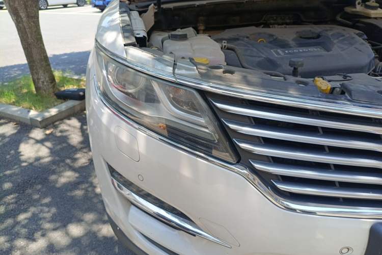 Used Lincoln MKC 2014 2.0T Four-Wheel Drive Luxury Edition Right Front Headlight
