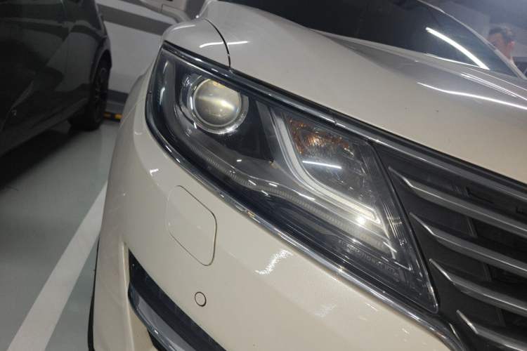 Used Lincoln MKC 2014 2.0T Four-Wheel Drive Luxury Edition Right Front Headlight