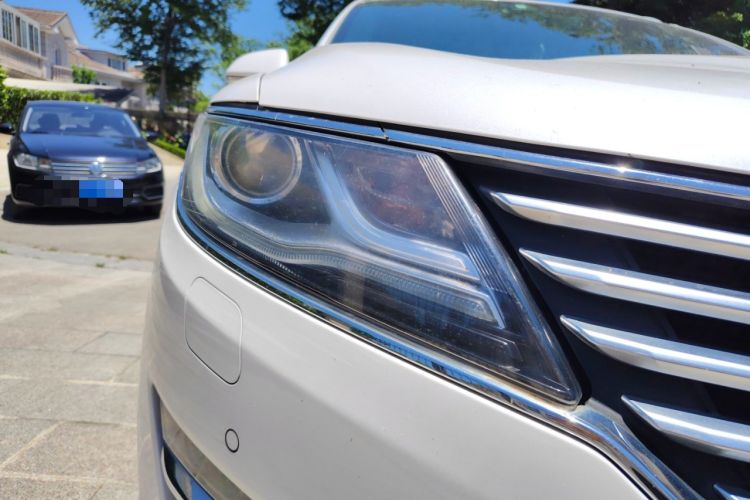 Used Lincoln MKC 2014 2.0T Two-Wheel-Drive Luxury Edition Right Front Headlight