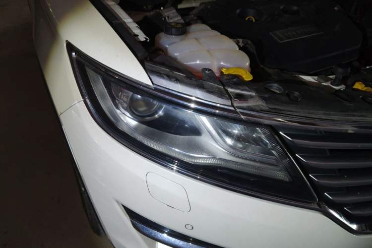 Used Lincoln MKC 2014 2.0T Four-Wheel Drive Luxury Edition Right Front Headlight