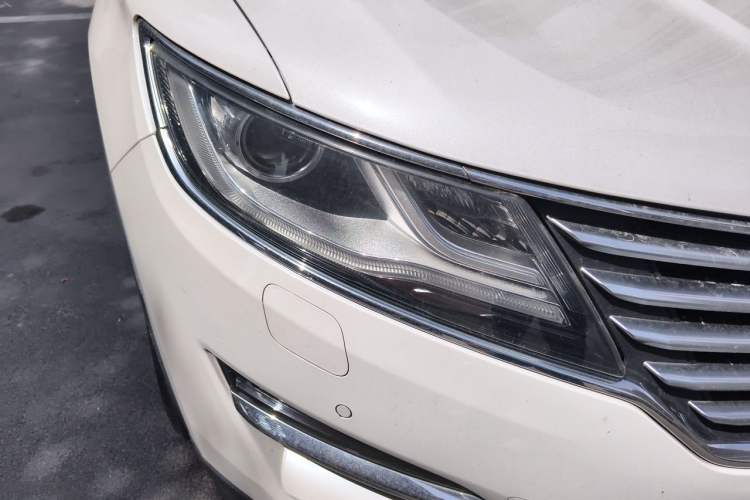 Used Lincoln MKC 2014 2.0T Two-Wheel-Drive Luxury Edition Right Front Headlight