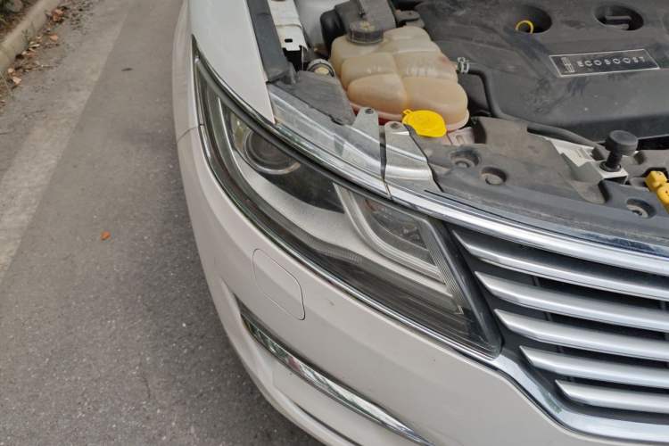 Used Lincoln MKC 2014 2.0T Two-Wheel Drive Deluxe Edition Right Front Headlight