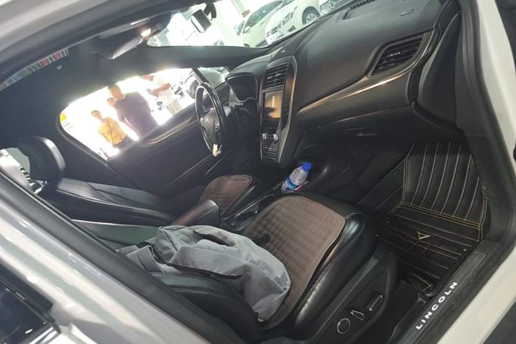Used Lincoln MKC 2014 2.0T Two-Wheel-Drive Luxury Edition Right Front Seat