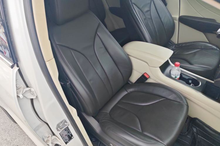 Used Lincoln MKC 2014 2.0T Two-Wheel-Drive Luxury Edition Right Front Seat