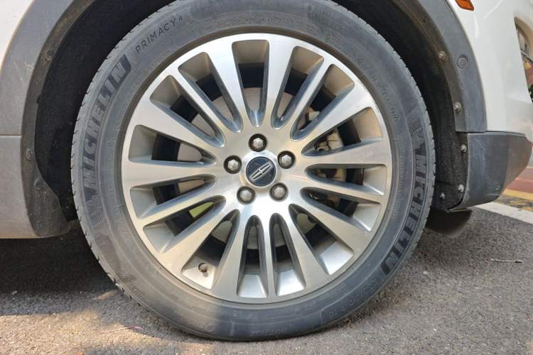 Used Lincoln MKC 2014 2.0T Four-Wheel Drive Luxury Edition Right Front Wheel Hub