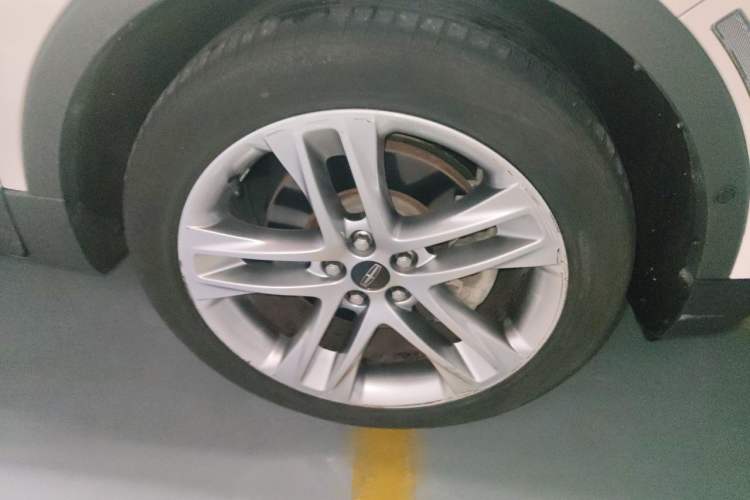 Used Lincoln MKC 2014 2.0T Four-Wheel Drive Prestige Edition Right Front Wheel Hub