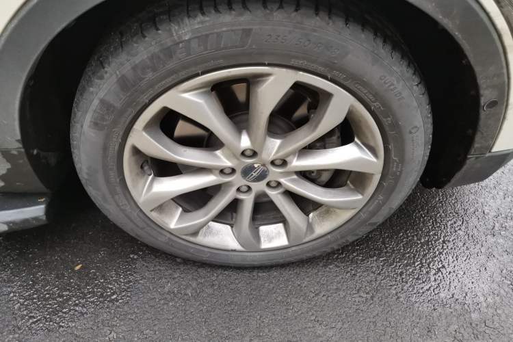 Used Lincoln MKC 2014 2.0T Two-Wheel-Drive Luxury Edition Right Front Wheel Hub