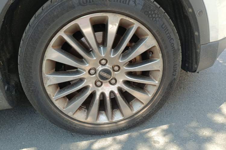 Used Lincoln MKC 2014 2.0T Four-Wheel Drive Luxury Edition Right Front Wheel Hub
