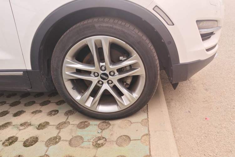 Used Lincoln MKC 2014 2.0T Four-Wheel Drive Prestige Edition Right Front Wheel Hub