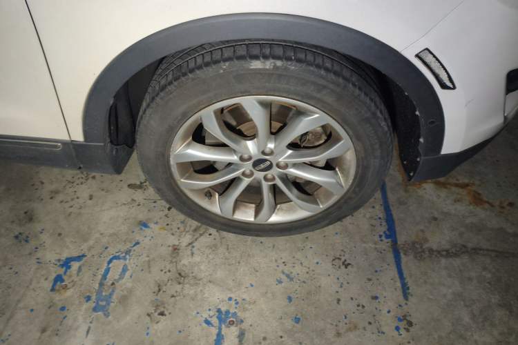 Used Lincoln MKC 2014 2.0T Two-Wheel-Drive Luxury Edition Right Front Wheel Hub