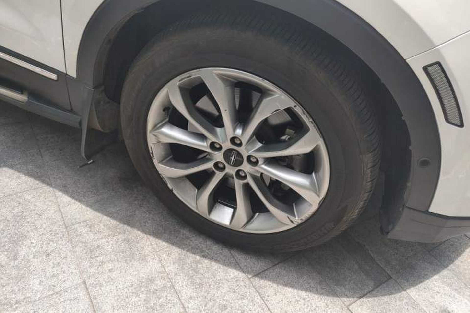 Used Lincoln MKC 2014 2.0T Two-Wheel-Drive Luxury Edition Right Front Wheel Hub