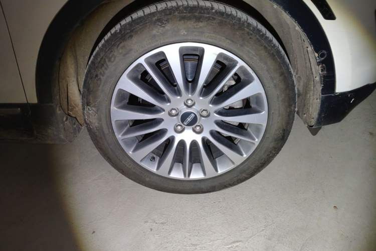 Used Lincoln MKC 2014 2.0T Four-Wheel Drive Luxury Edition Right Front Wheel Hub