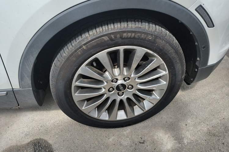 Used Lincoln MKC 2014 2.0T Four-Wheel Drive Luxury Edition Right Front Wheel Hub