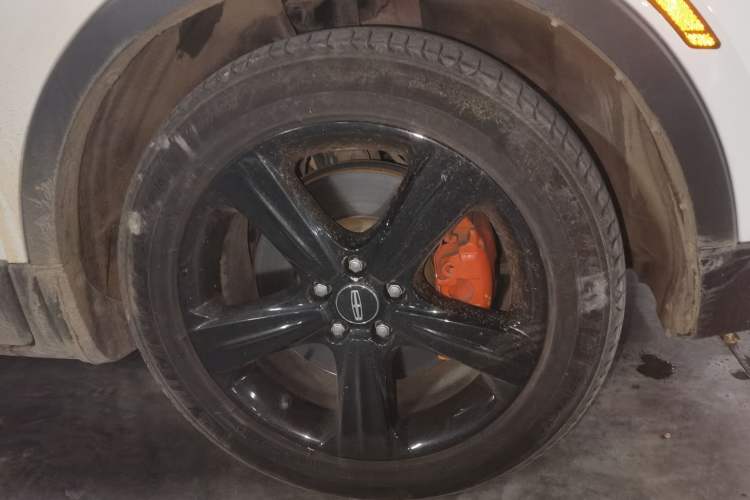 Used Lincoln MKC 2014 2.0T Two-Wheel Drive Deluxe Edition Right Front Wheel Hub