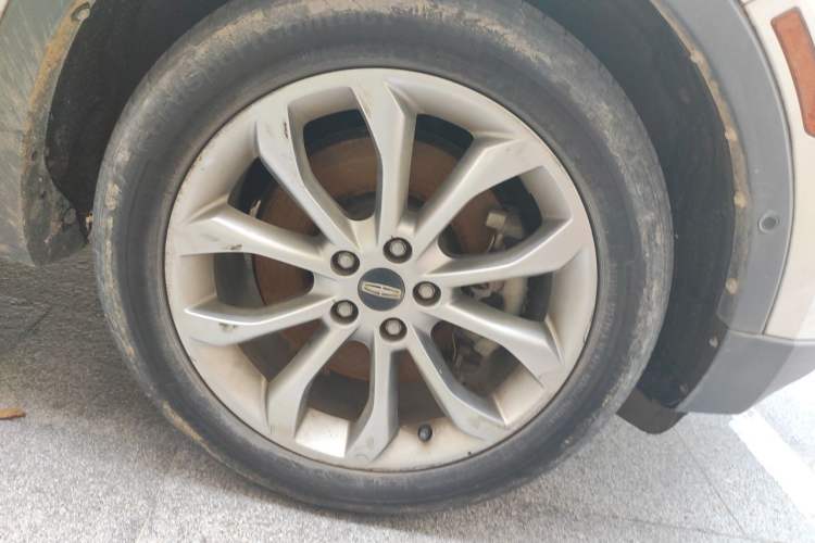 Used Lincoln MKC 2014 2.0T Two-Wheel-Drive Luxury Edition Right Front Wheel Hub