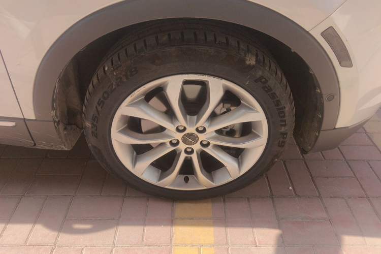 Used Lincoln MKC 2014 2.0T Two-Wheel-Drive Luxury Edition Right Front Wheel Hub