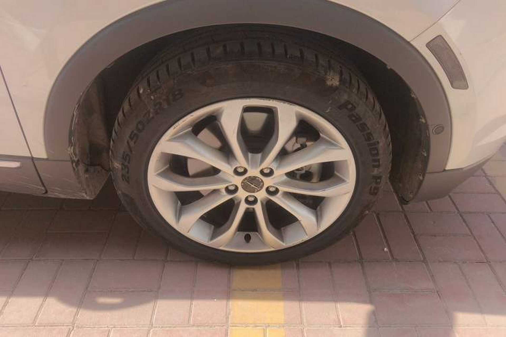 Used Lincoln MKC 2014 2.0T Two-Wheel-Drive Luxury Edition Right Front Wheel Hub