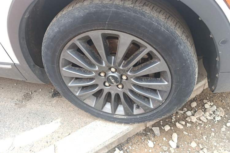 Used Lincoln MKC 2014 2.0T Four-Wheel Drive Luxury Edition Right Front Wheel Hub