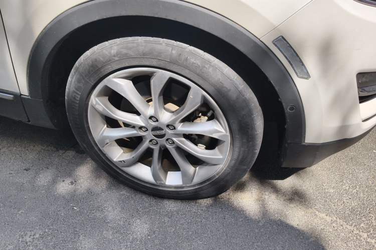 Used Lincoln MKC 2014 2.0T Two-Wheel-Drive Luxury Edition Right Front Wheel Hub