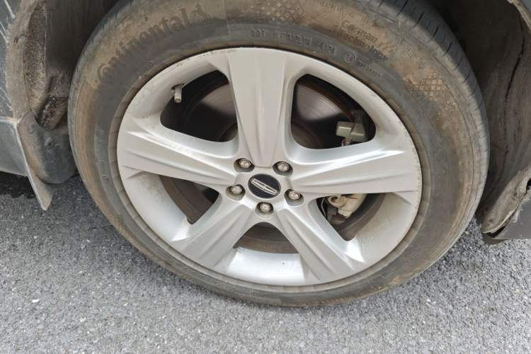 Used Lincoln MKC 2014 2.0T Two-Wheel Drive Deluxe Edition Right Front Wheel Hub
