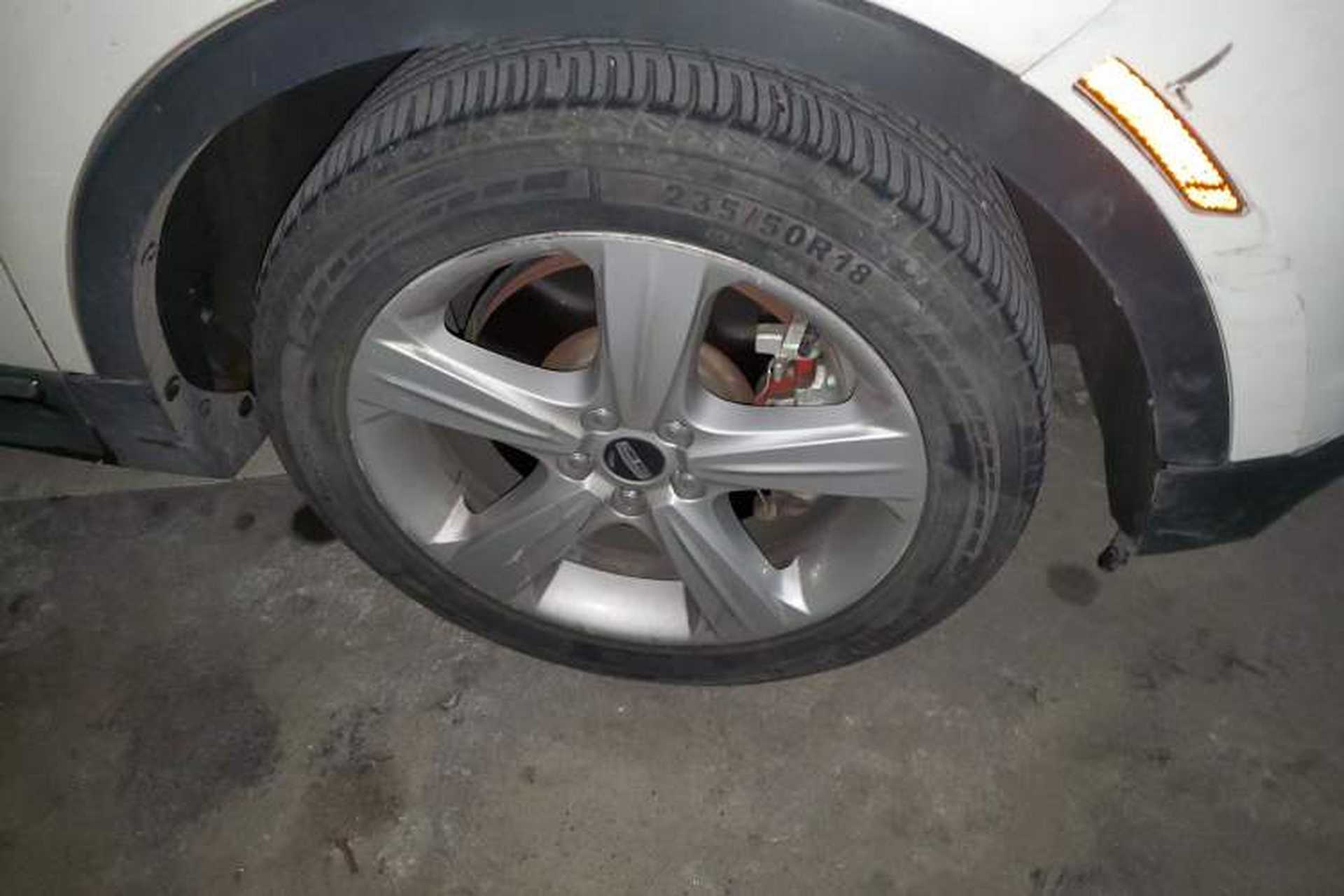 Used Lincoln MKC 2014 2.0T Two-Wheel Drive Deluxe Edition Right Front Wheel Hub