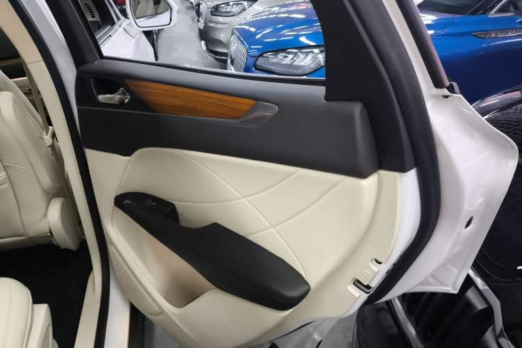 Used Lincoln MKC 2014 2.0T Four-Wheel Drive Luxury Edition Right Rear Door Interior