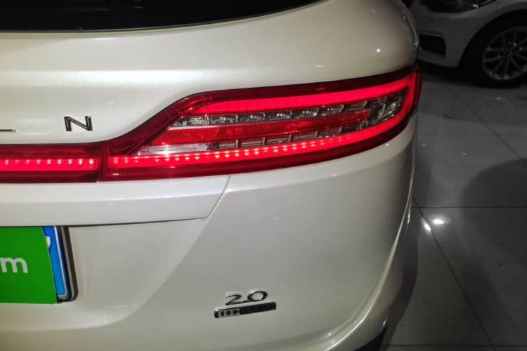 Used Lincoln MKC 2014 2.0T Two-Wheel Drive Deluxe Edition Right Rear Taillight