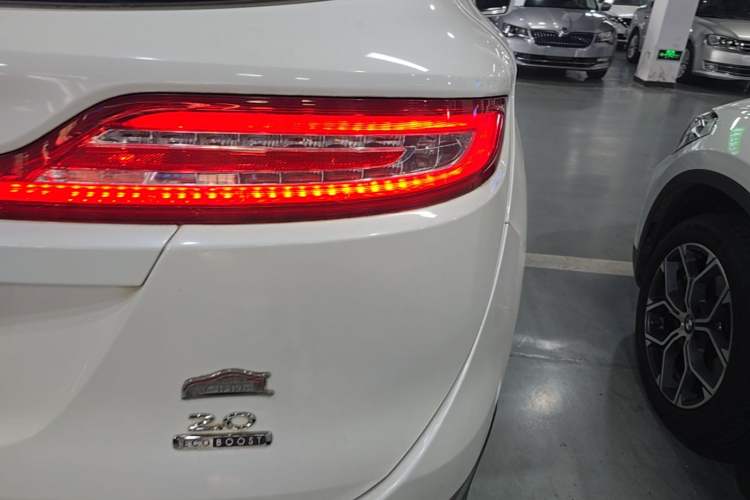 Used Lincoln MKC 2014 2.0T Two-Wheel-Drive Luxury Edition Right Rear Taillight