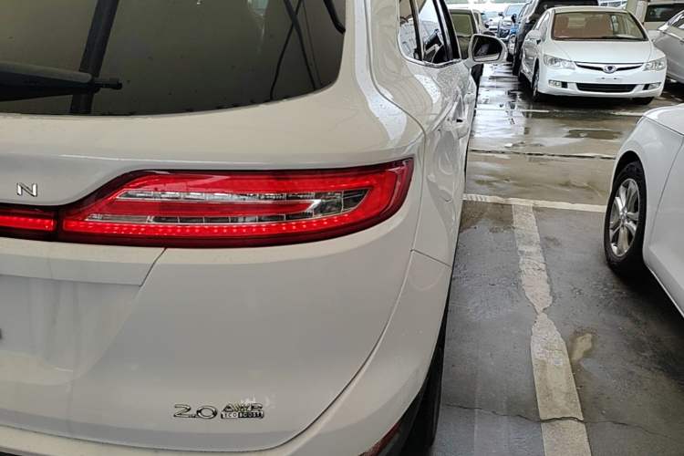 Used Lincoln MKC 2014 2.0T Four-Wheel Drive Luxury Edition Right Rear Taillight