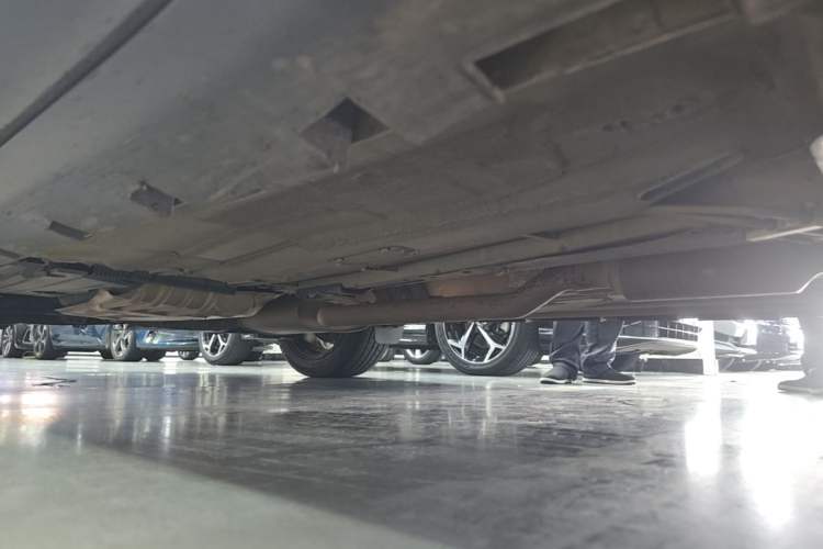 Used Lincoln MKC 2014 2.0T Two-Wheel-Drive Luxury Edition Right Side Sill