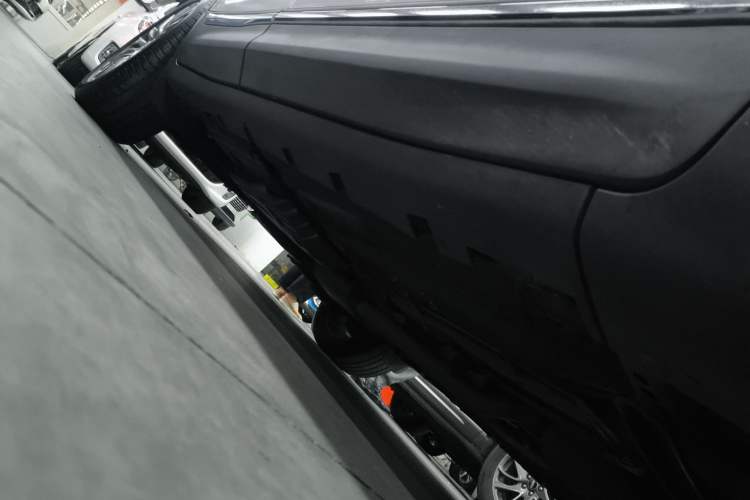 Used Lincoln MKC 2014 2.0T Four-Wheel Drive Luxury Edition Right Side Sill