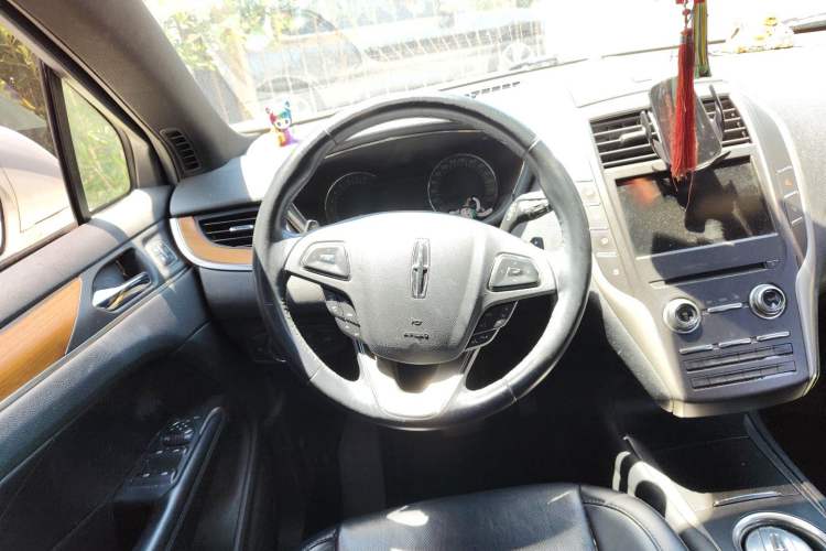 Used Lincoln MKC 2014 2.0T Two-Wheel-Drive Luxury Edition Steering Wheel